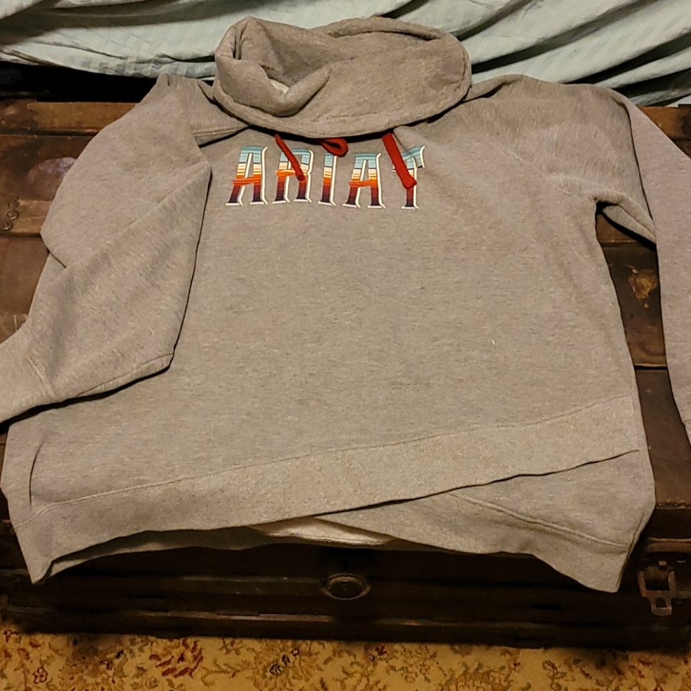Ariat Pull over